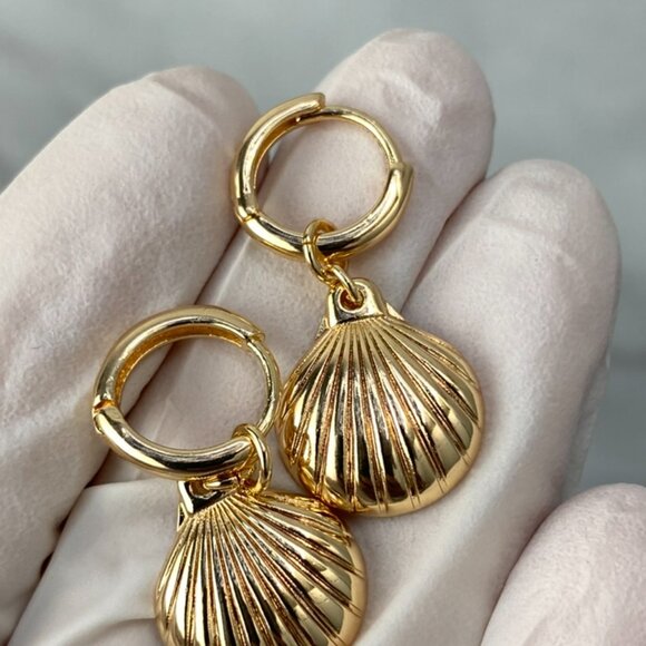 14K Gold Shell Danity Earrings - Picture 1 of 7